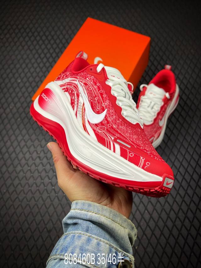 DDD 公司级耐克Nike Vomero Plus 舒适减震防滑低帮跑步鞋 DDD 全掌Reactx泡绵中底 前掌和后跟还配备了Air Zoom气垫单元 据说跑