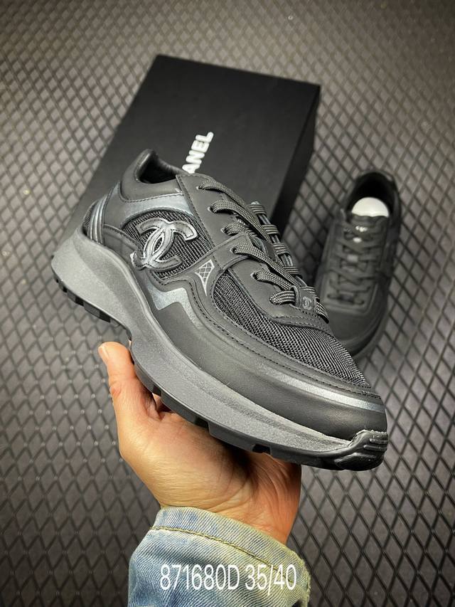 DDD Chanel香奈儿最新情侣款 26C 运动休闲鞋 四季百搭 DDD 香奶奶厚底银角饼干鞋 全新复古系列，呈递松弛之姿，轻盈于形开启盛夏之旅。 DDD 延