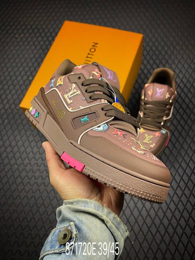 DDD Lv Trainer系列高奢运动鞋 DDD 新款芯片顶级 潮人必备单品 DDD 同步Zp官网空胶工艺 DDD 正确胶片断点式设计 DDD 中底正确还原原