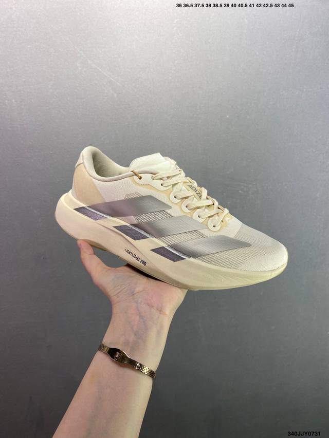 Ad Adizero Evo Sl M 阿迪超轻透气缓震跑鞋 DDD 以令人难以置信的138克重量，刷新了跑鞋轻量化的记录，阿迪在材料科学和工艺技术上的深厚积累