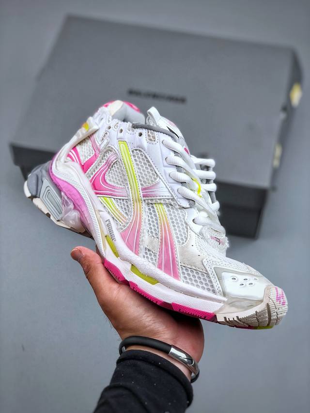 I8版 Balenciaga 巴黎世家 不含皮运动鞋，网布材质，磨损效果，鞋头边缘印有尺码，背面浮印尺码，外侧印有跑者徽标，鞋舌刺绣椿萱纯原版本Balencia