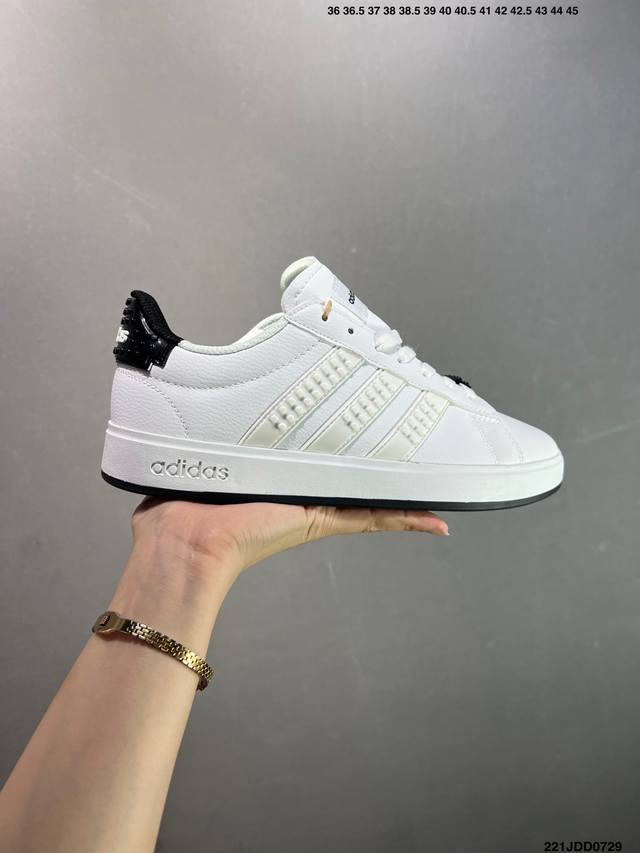 Ad Originals Campus 00S 学院系列面包风经典复古低帮百搭休闲运动板鞋 这次 Originals 选择了以经典复古鞋型 Campus 为蓝本