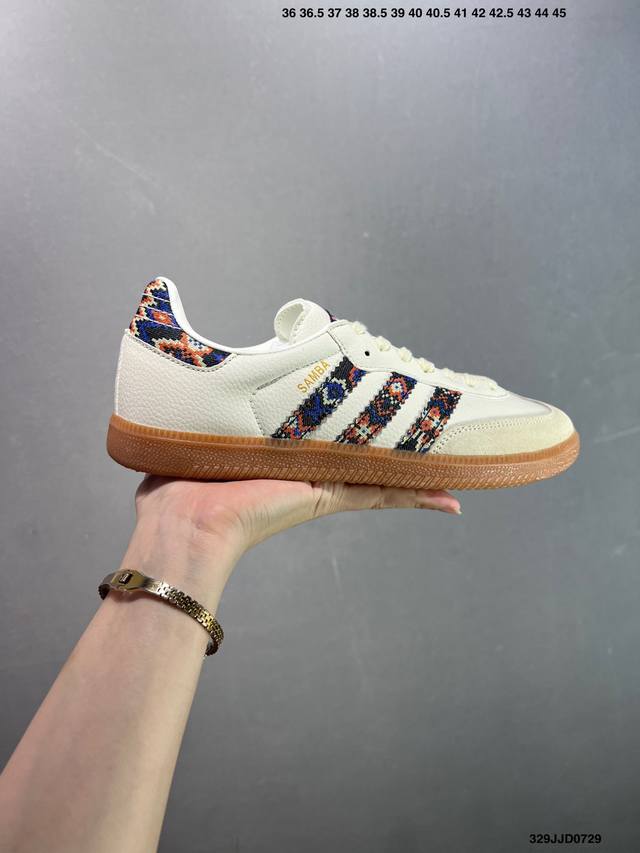 Ad Original Samba Og 复古经典轻便板鞋 Jq0014 这款桑巴鞋展示了高质量的工艺 带有装饰的超锁缝制和无缝的手感 柔软、柔软的皮革造型和标