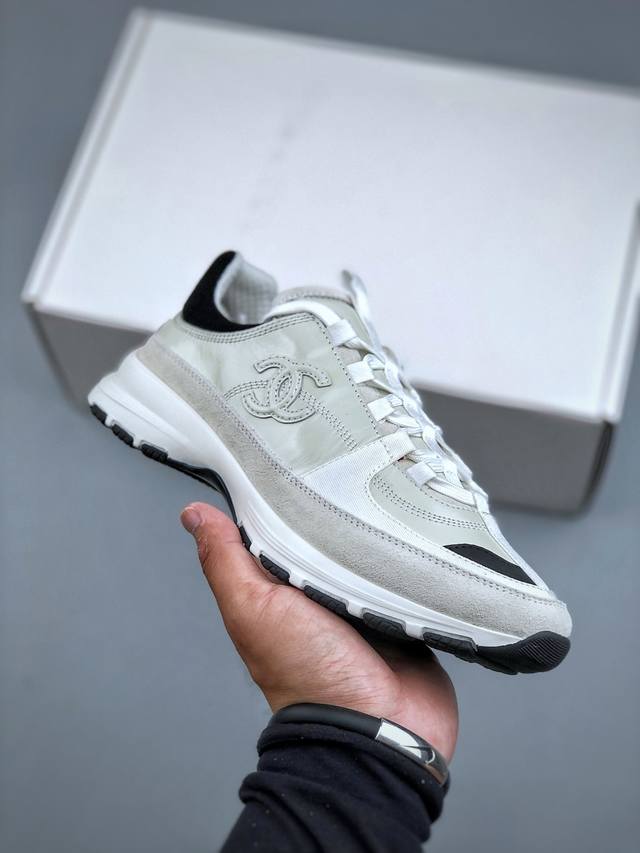 Chanel香奈儿 25Ss 春夏新款专柜顶级休闲款运动鞋 DDD 这款经典设计 鞋面多种工艺电绣的风格；大底却时尚运动；不平凡的拥入了多种配色元素多元化混搭非