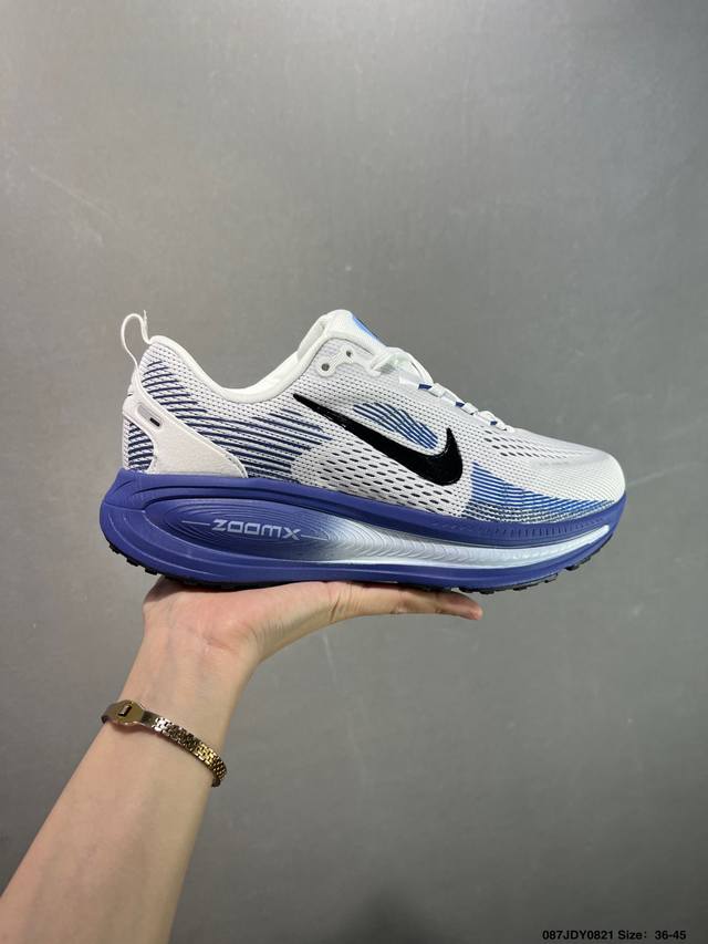 Nk Air Zoom Vomero 18 轻便舒适公路跑步鞋 Hm6803-001 质感柔软 弹力充沛 助力一路畅跑 乐享不停 厚实泡绵缔造舒适的回弹效果 铸