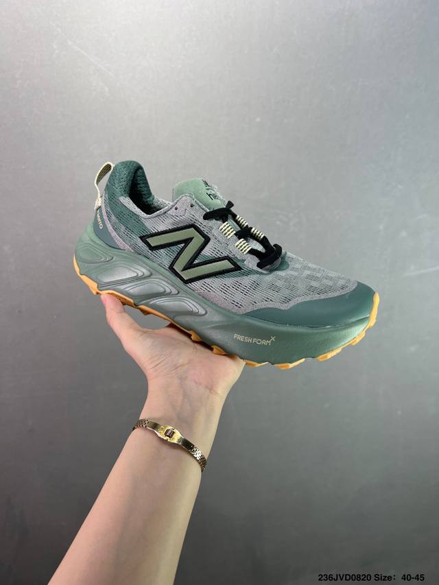 公司级新百伦New Balance W880系列复古老爹风休闲运动慢跑鞋 880系列是New Balance的次顶级缓震跑鞋，脚感软弹舒适，缓震性和稳定性都不错