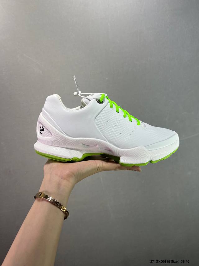 新款Ecco爱步丹麦轻奢品牌零负重系列 明星黄景瑜同款休闲鞋 进口小牛皮面清晰质感、走线工整、舒适柔软真皮内里、防滑橡胶大底 全套原盒包装 尺码：39-44 D