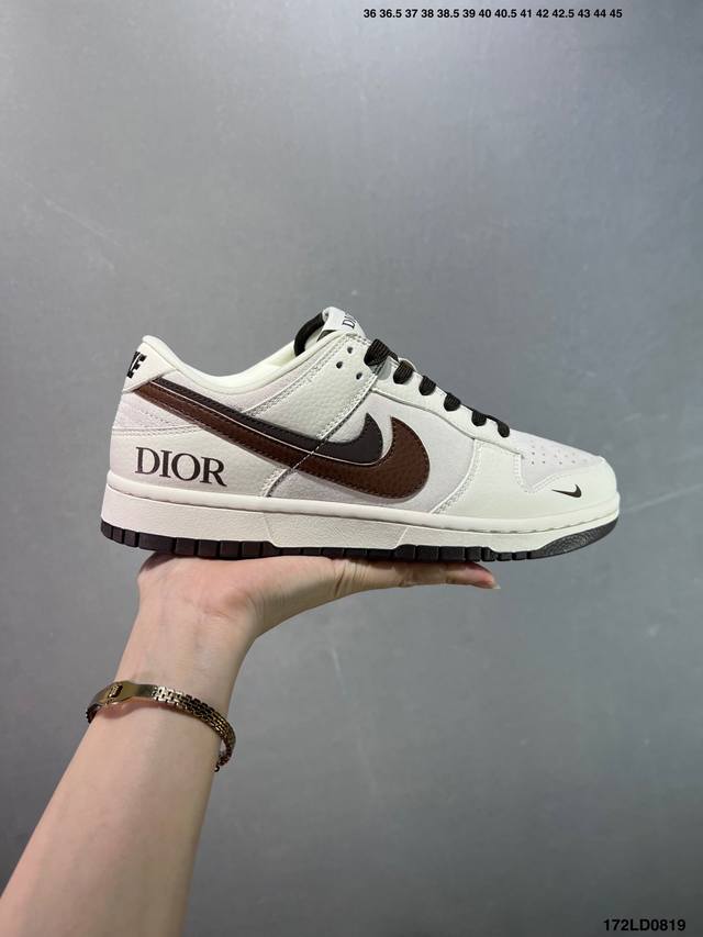 Nike Dunk Sb Low 定制配色 DDD 定制Dunk Sb顾名思义，具有经典的Dunk血缘，又注入了更多的时尚元素。相较于普通的Dunk滑板鞋，改良