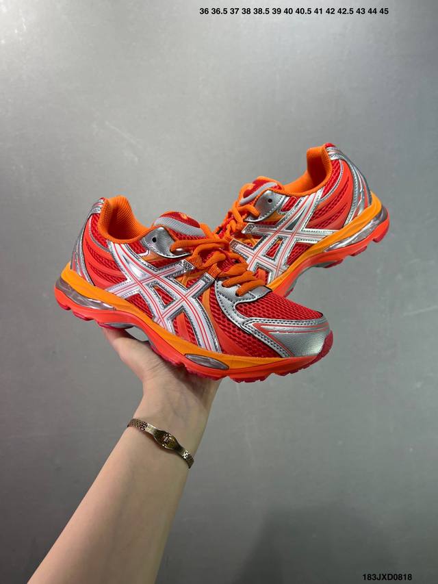 公司级Asics Gel-Sekiran DDD 时尚舒适复古休闲运动跑步鞋 DDD 原档数据开发，透气Mono纱鞋面，高效散热保持干爽，立体包裹贴合足型。Ge