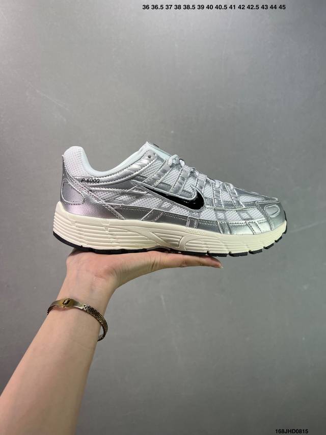 公司级耐克Nike P-6000 跑鞋内外侧都用了红色的钩子，采用透气材料，搭配匠心覆面，再现千禧年代的跑鞋风格，塑就大气外观。鞋款秉承 Nike Pegasu