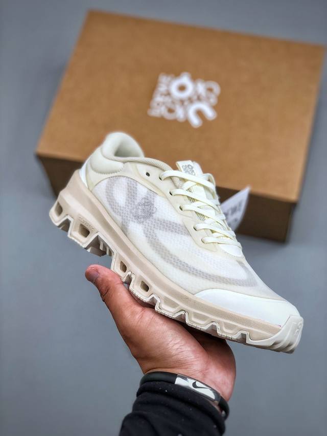 On昂跑 Cloudventure Loewe 2系列低帮轻量舒适多功能休闲运动鞋采用工程飞织网布组合再生聚酯纤维鞋面材质搭载独家隐藏速度中板 镂空Cloudt