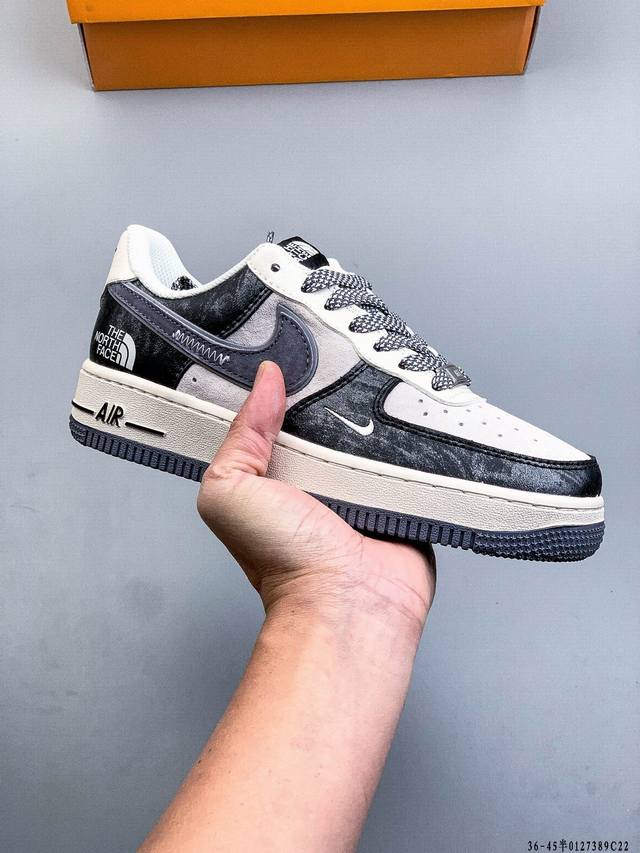 原楦数据纸版，采用硬质优质皮革鞋面材质，内置全掌Air Sole气垫。耐克 Nike Air Force 1 Low 空军一号低帮百搭休闲运动板鞋 DDD 01