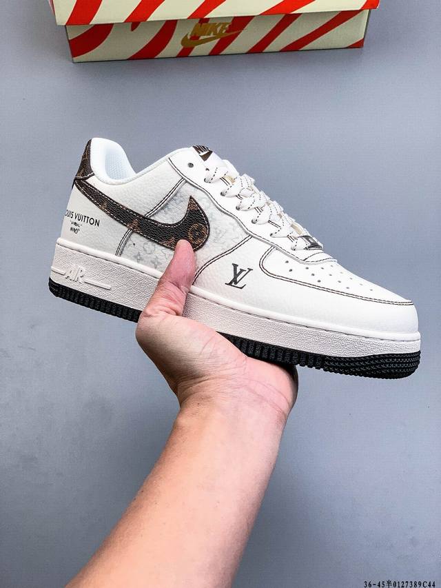 原楦数据纸版，采用硬质优质皮革鞋面材质，内置全掌Air Sole气垫。耐克 Nike Air Force 1 Low 空军一号低帮经典百搭休闲运动板鞋 DDD