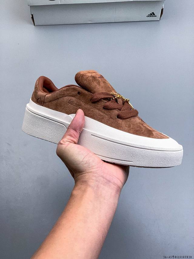 阿迪达斯Adidas Labcourt 百搭休闲板鞋 DDD 鞋面使用了绒毛麂皮 ，鞋面和鞋底连接处使用了包边处理，看起来更加精致有型;内里也使用了光滑的优质皮