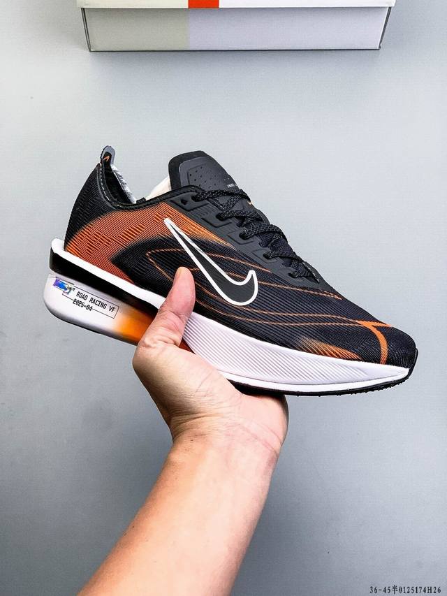 Nike Zoomx Vaporfly Next% 4耐克 轻量化 网面透气运动鞋 DDD 这款新一代最强跑鞋在鞋面和鞋底都进行了全方位升级鞋面使用了全新 Va