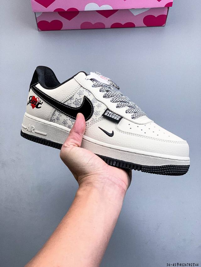 原楦数据纸版，采用硬质优质皮革鞋面材质，内置全掌Air Sole气垫。耐克 Nike Air Force 1 Low 空军一号低帮百搭休闲运动板鞋 DDD 01