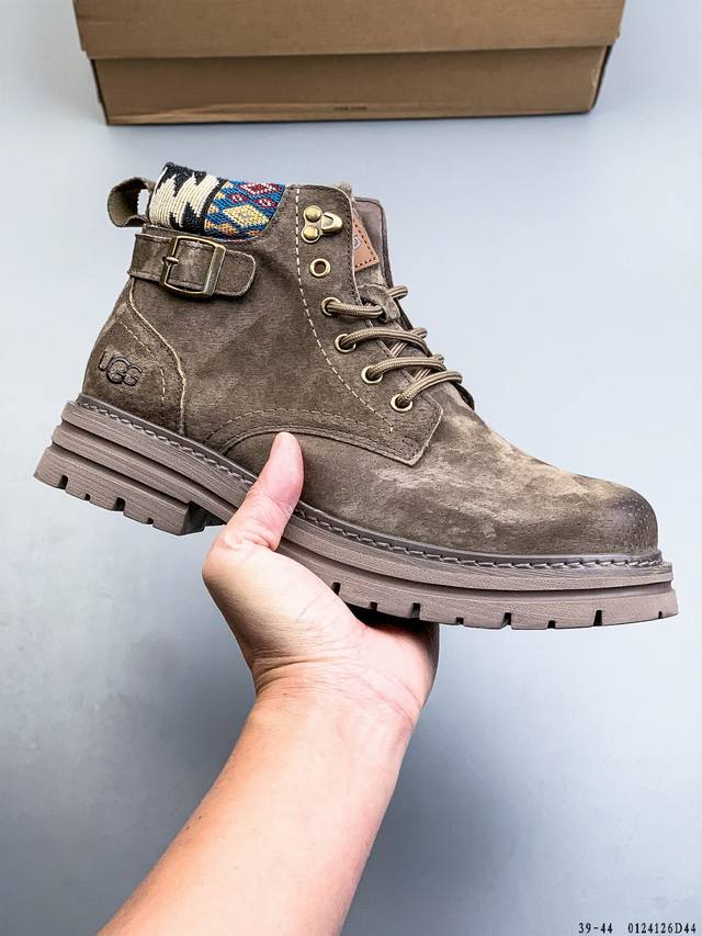 Ugg 秋冬新款中帮百搭休闲潮鞋 DDD 秋冬季节非常合适穿搭 鞋身轻便 鞋底柔软 舒适性相当不错 #原厂代工 正单规格生产 橡胶大底 出口外贸订单 鞋子细节几