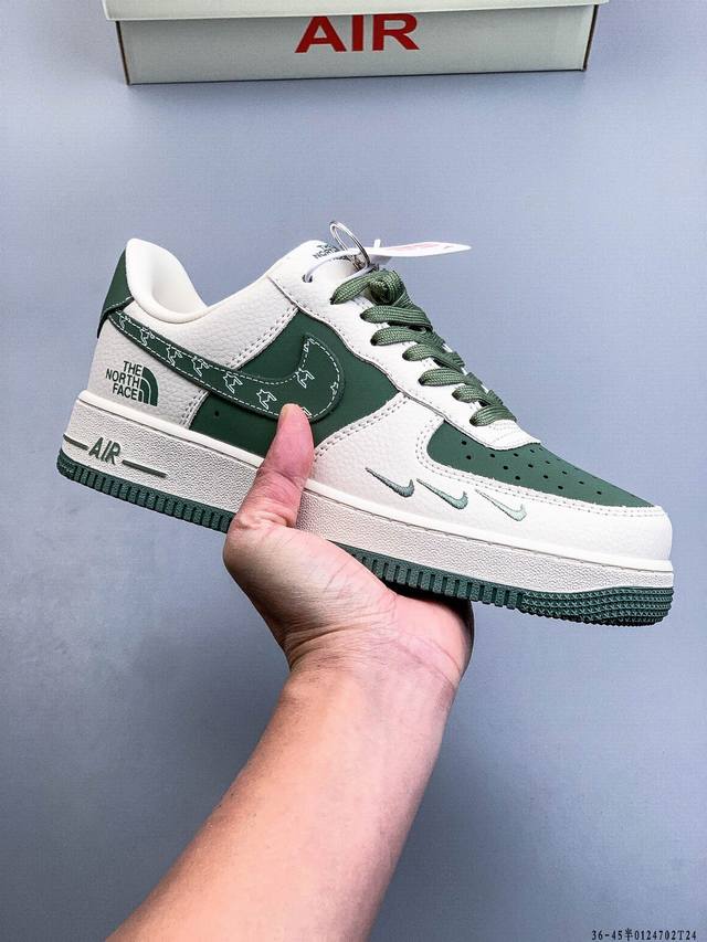 原楦数据纸版，采用硬质优质皮革鞋面材质，内置全掌Air Sole气垫。耐克 Nike Air Force 1 Low 空军一号低帮经典百搭休闲运动板鞋 DDD