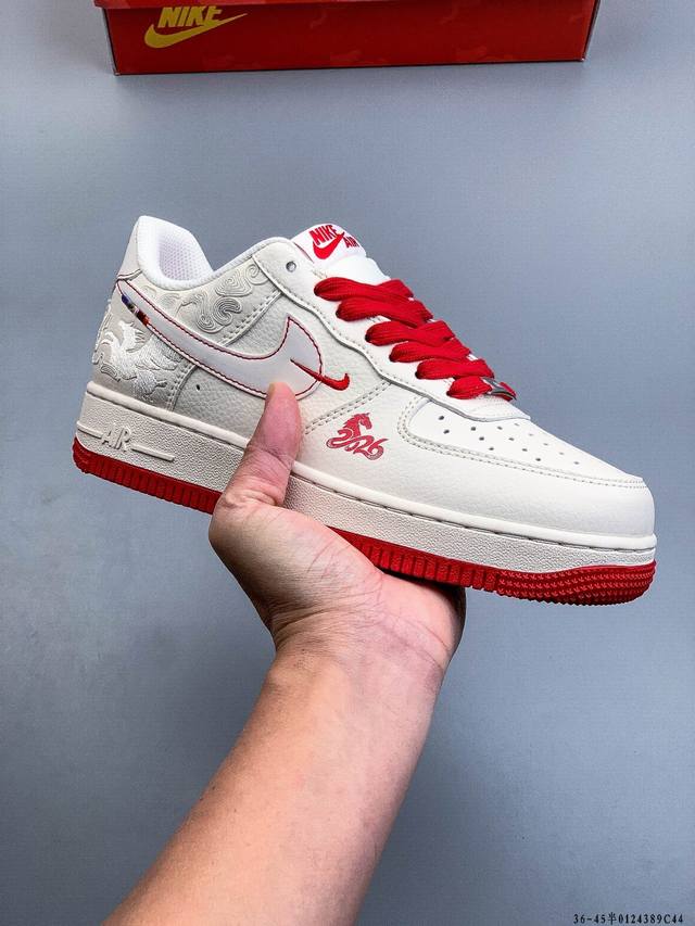 原楦数据纸版，采用硬质优质皮革鞋面材质，内置全掌Air Sole气垫。耐克 Nike Air Force 1 Low 空军一号低帮经典百搭休闲运动板鞋 DDD