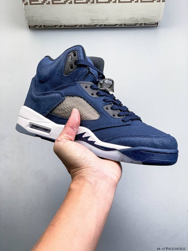 Air Jordan 5 Retro Oreo Aj5 高帮篮球鞋 DDD 可视Air气垫+Pu中底，为运动中的起跳、急停和落地等场上动作提供可靠保护，即使在面