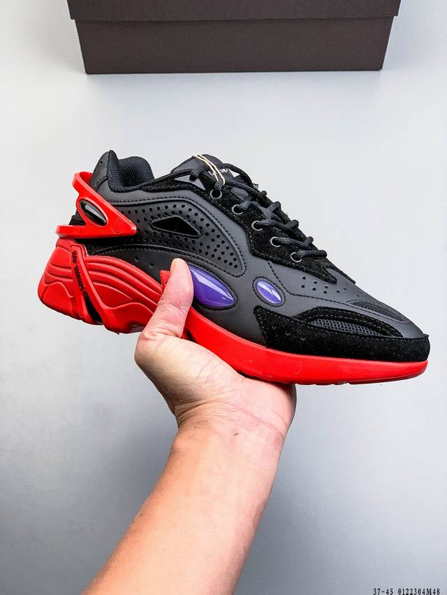 公司级 Raf Simons Cylon-21 潮流运动 织物皮革 圆头系带 低帮休闲鞋 DDD 采用光滑皮革 网眼和绒面革制成 饰有橡胶细节 具有系带封口 圆