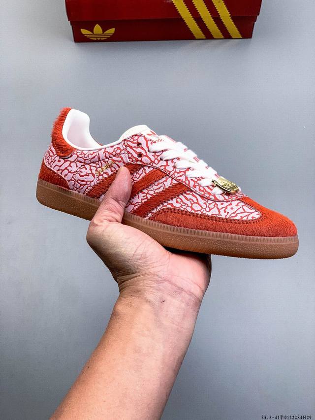 公司级！Adidas Samba Og 经典百搭休闲鞋德训鞋！ DDD Adidas 近70年的经典Samba Og 修长的鞋楦,略微尖尖的鞋头,翻毛皮的鞋头拼