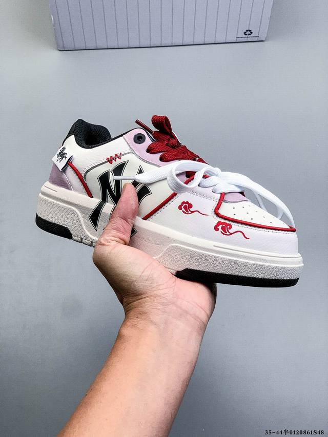 公司级[定制球鞋] Mlb纽约洋基队 潮流密码街头涂鸦喷绘手绘学院耐磨增高风低邦板鞋男女同款 该定制鞋选用原鞋为Mlb纽约洋基队厚底耐磨增高低帮板鞋，以涂鸦为灵