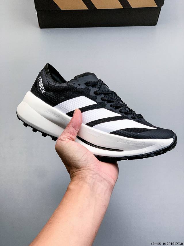 Adidas 阿迪达斯 Adidas Terrexagravic Ultra Trail Shoes 户外运动鞋 有时，前路蜿蜒崎岖，你或许需要一双助你专注的鞋