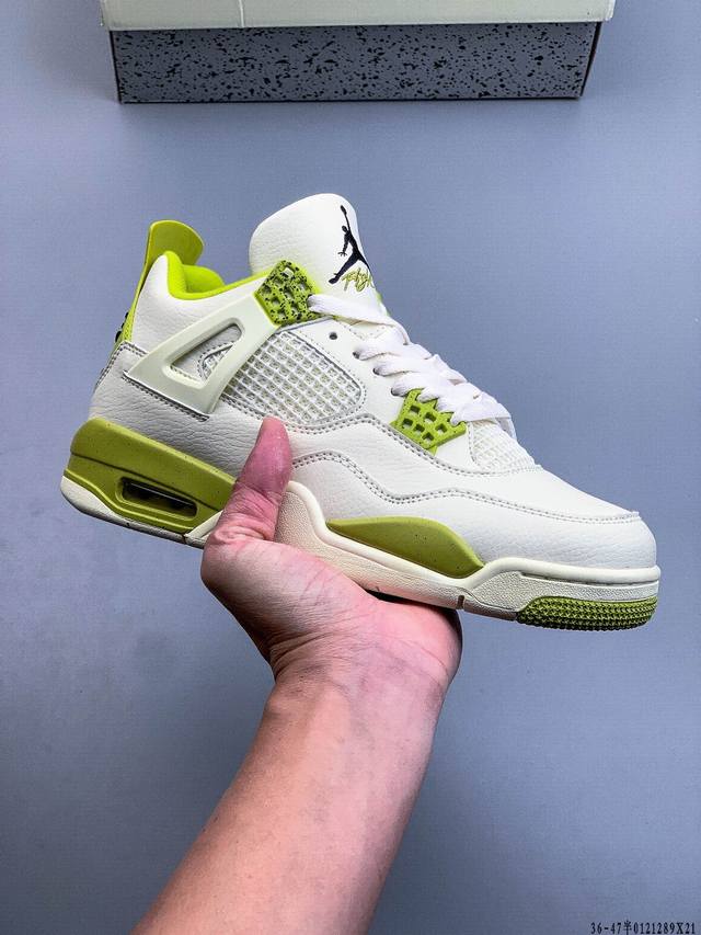 Air Jordan 4 Aj4代中帮复古休闲运动文化篮球鞋。秉承轻量化的速度型篮球鞋设计思想完成设计，降低重量的同时提升舒适度，中底延续前作使用了分离式后掌可