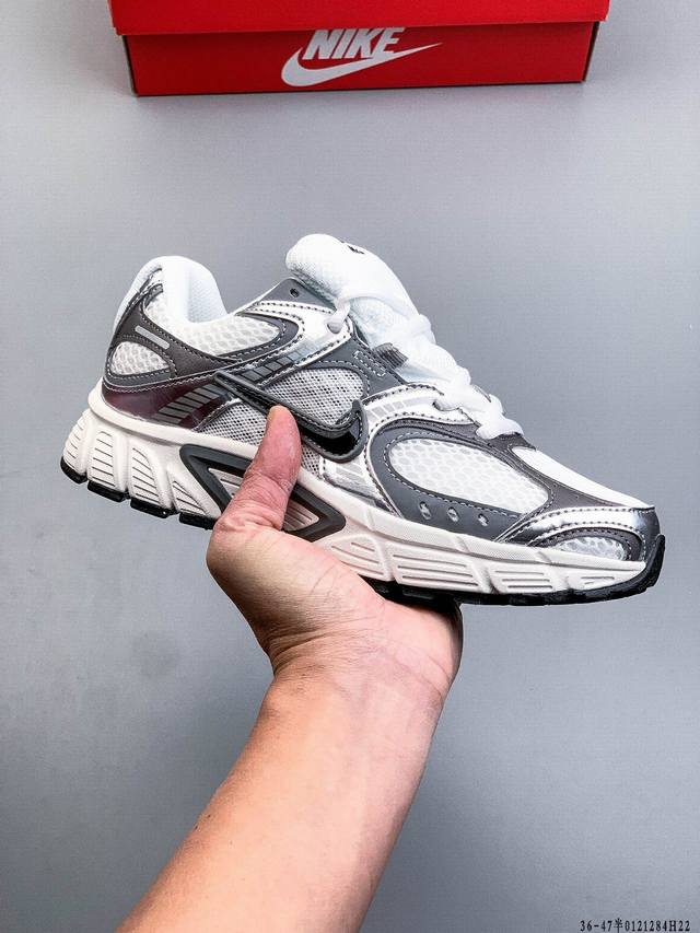 耐克Nike V5 Rnr 25新款轻量缓震支撑休闲鞋 舒适防滑耐磨低帮复刻运动鞋 厚底增高老爹鞋 Hj5228-003经典设计与现代工艺完美结合，带来舒适脚感