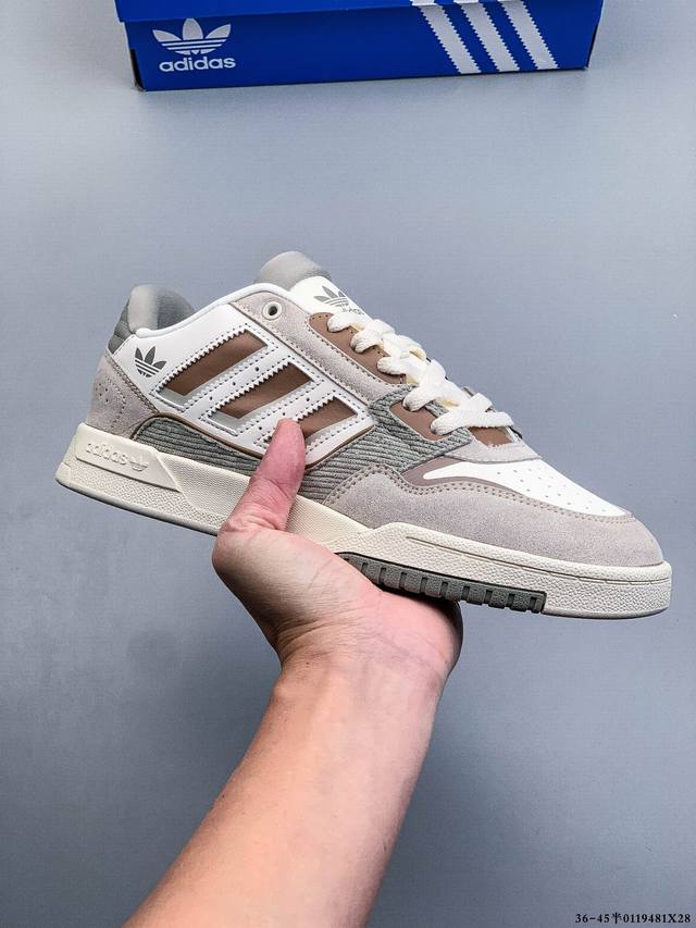 阿迪达斯Adidas Originals Drop Step 三叶草新款 低帮校园休闲运动板鞋。汇聚80和90年代篮球鞋设计含纹理感皮革和绒面革混合鞋面，缀撞色