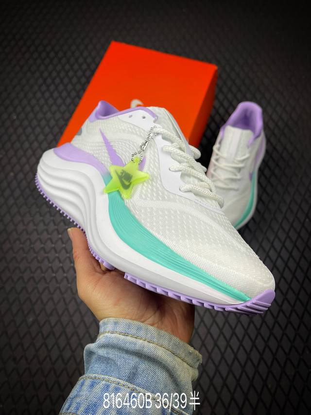 DDD Nike Vomero Premium 耐克 舒适减震防滑 低帮跑步鞋 DDD 全掌Reactx泡绵中底 前掌和后跟还配备了Air Zoom气垫单元 据