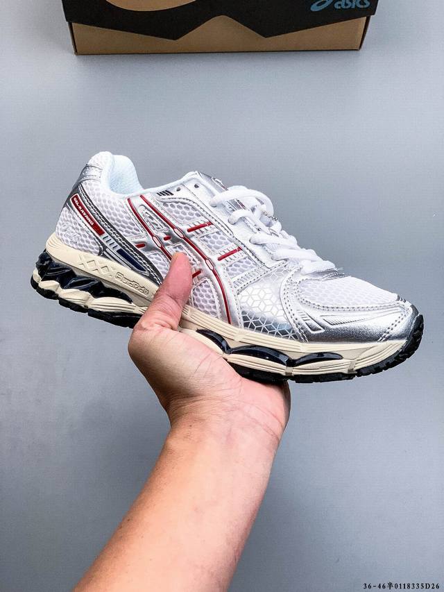 亚瑟士Kith X Asics Gel-Kayano 12.1低帮休闲跑步鞋，鞋款以K12作为基底，采用了Nimbus 17的鞋底单元，将缓震和稳定集合在一起，