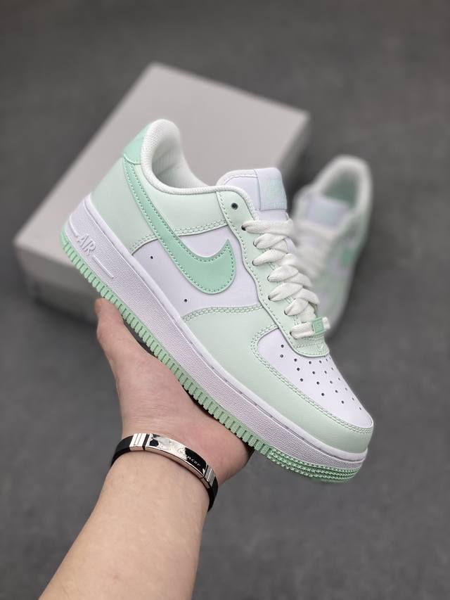 DDD Nk Air Force 1‘07 Low 白绿 空军一号低帮休闲板鞋 定制皮料 原楦原纸板 纯正版型 高清洁度 内置全掌气垫 DDD 货号：Fz412