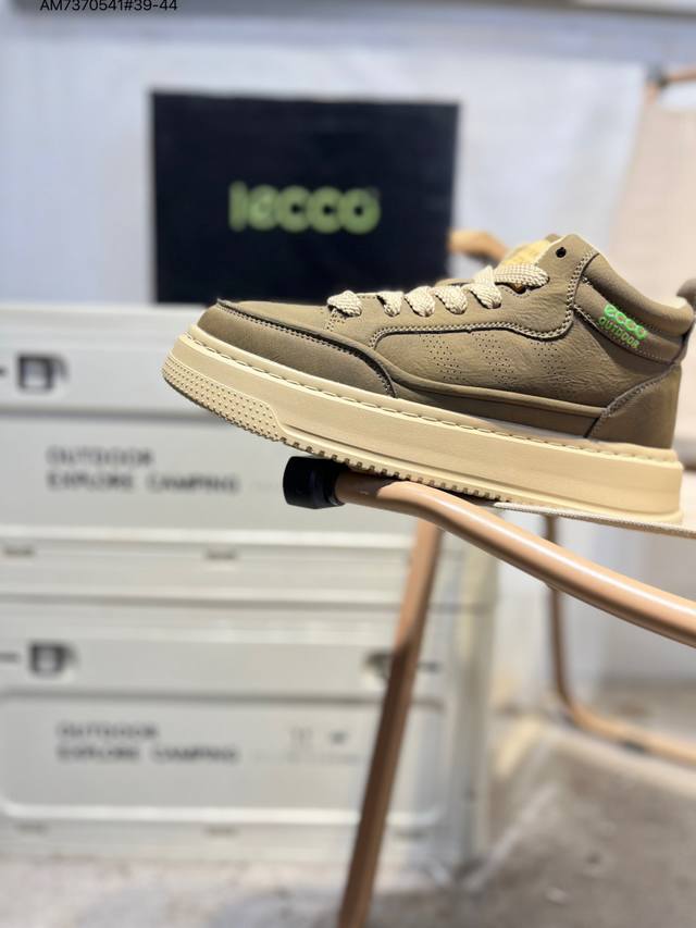 Ecco爱步男鞋轻便透气舒适耐穿 亲肤吸汗舒适内里 DDD 防滑防磨 持久干爽 简约粗绳系带 穿脱更加方便 柔韧防滑大底 鞋底立体凹槽 DDD 凹凸花纹加持 增