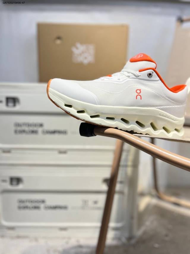 On昂跑Cloudtilt Moon 轻量运动休闲鞋 DDD 脚感很舒服 鞋底柔软且包裹性好 上脚显腿长 DDD 不管休闲还是运动都很百搭 是最好看最显质感的颜