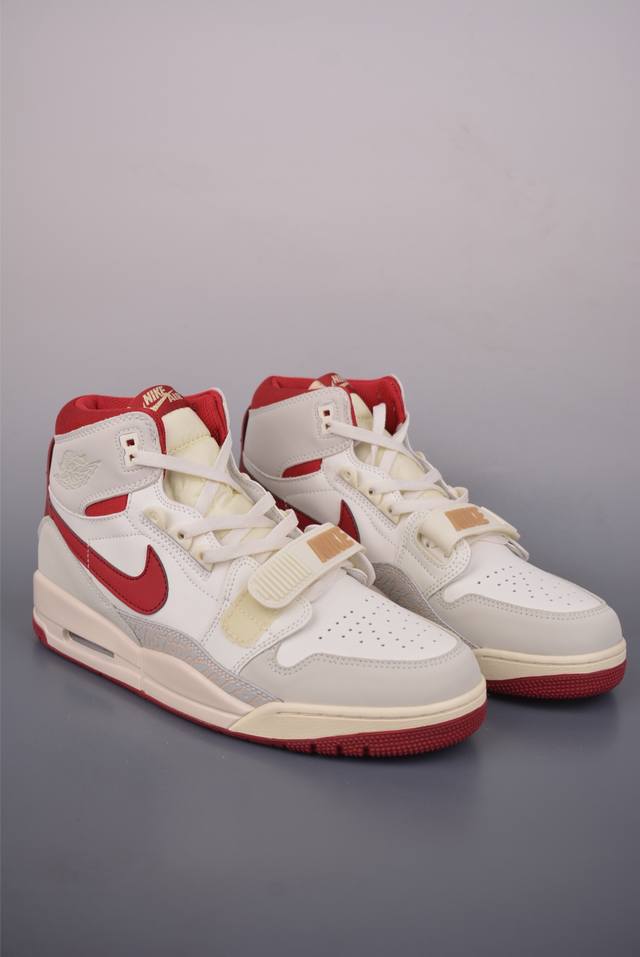 Air Jordan Legacy 312 DDD 纯原大厂出品 最强高邦三合一 DDD 有着交错结合的设计，它的名字就展现出它所包含的鞋款元素，312 分别对