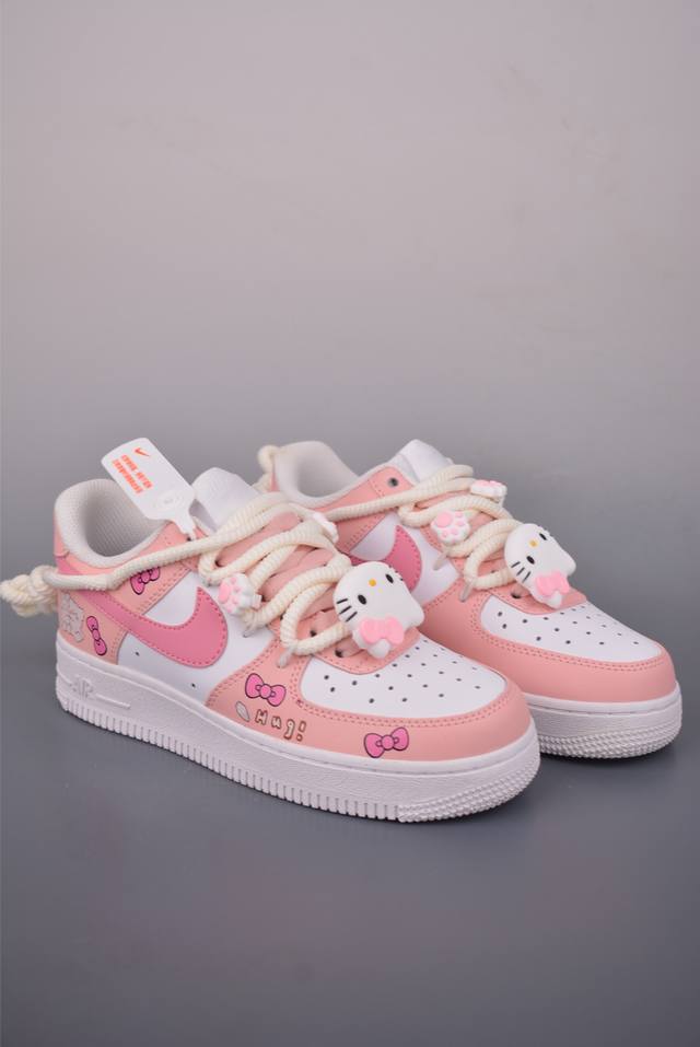 Nike Air Force 1 Low 粉甜凯蒂 解构绑带 DDD 原楦头原纸板 打造纯正空军版型 DDD 专注外贸渠道 全掌内置蜂窝气垫 DDD 原盒配件