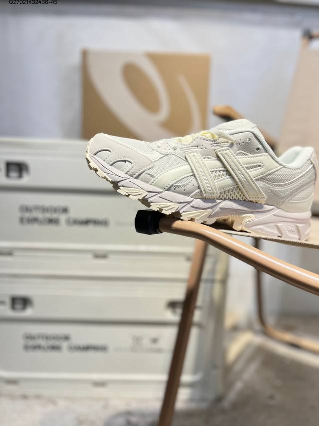 Asics Gel-Sonoma Tr62亚瑟士经典跑鞋 如今机能风和户外风吹得正劲，便是主打“Urban Outdoor机能越野风格”，城市和户外场景都能轻松