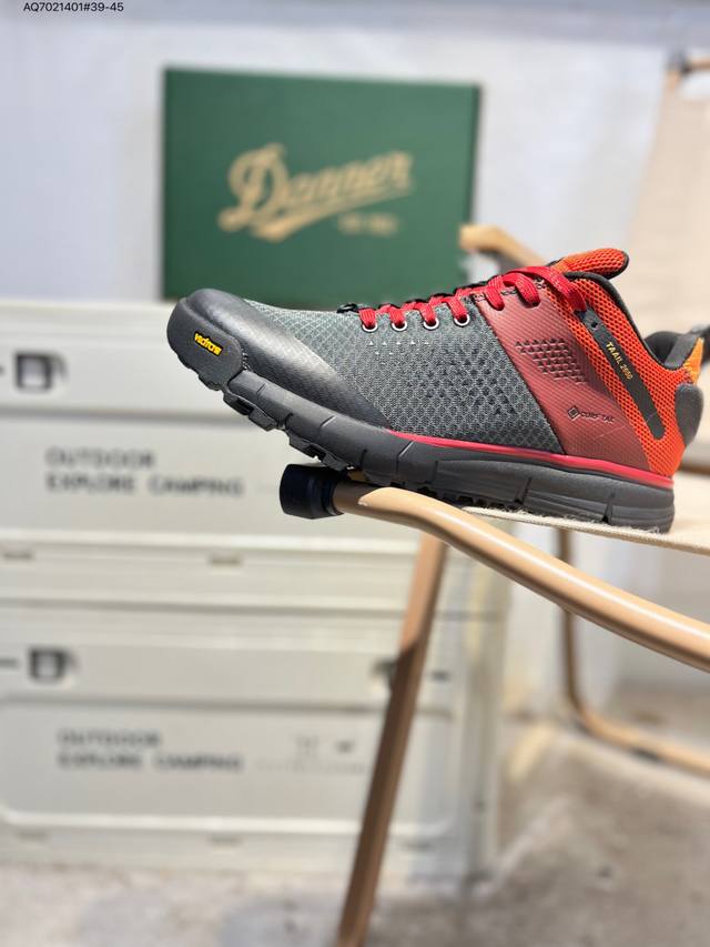 Danner 丹纳 Danner丹纳 Trail 2512 圆头减震防滑 低帮徒步鞋 男款 徒步运动跑步鞋，是美国知名户外鞋履品牌，以工装靴、徒步鞋和溯溪鞋等产
