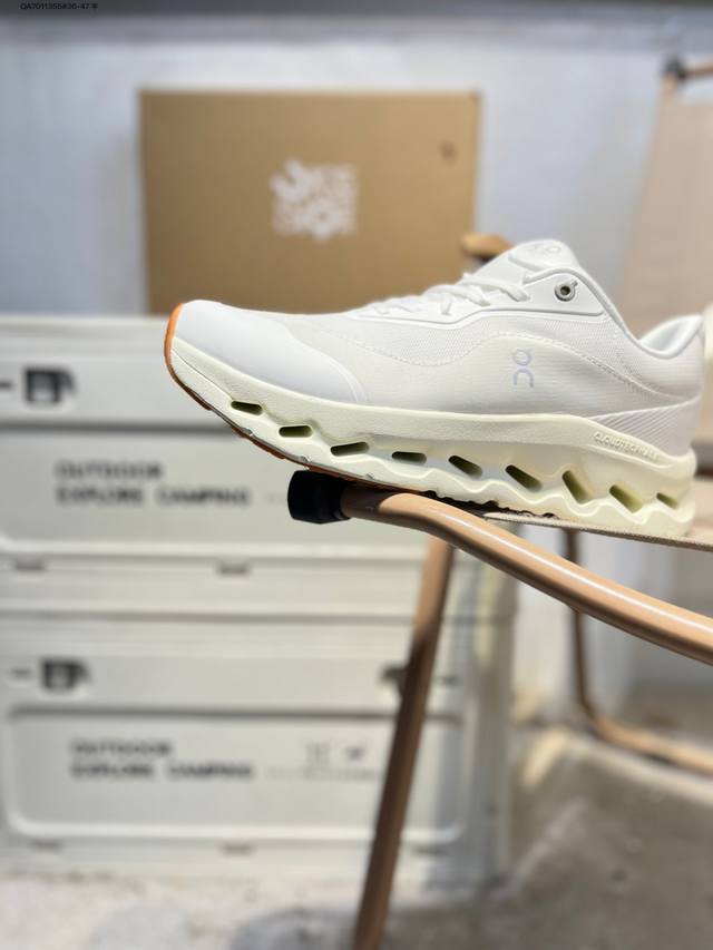 On昂跑Cloudtilt Moon 轻量运动休闲鞋 DDD 脚感很舒服 鞋底柔软且包裹性好 上脚显腿长 DDD 不管休闲还是运动都很百搭 是最好看最显质感的颜