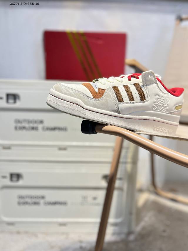 马年限定 Adidas 阿迪达斯罗马系列 Forum 84 Low Shoes 饰有摩登细节的Forum 经典板鞋运动鞋休闲篮球运动鞋。当Adidas Foru