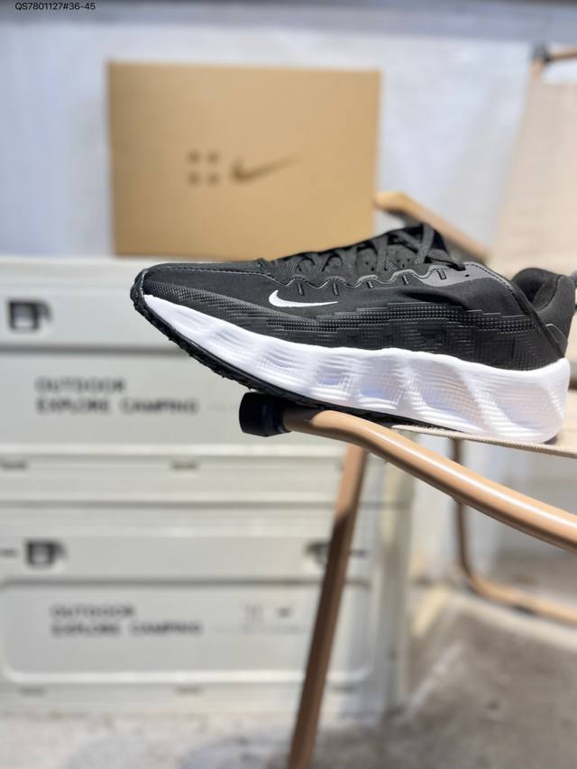 Nike Vomero Premium 耐克顶级迈柔 路跑鞋，通过超强缓震与舒适度的全面提升令跑步更加轻松，缓解冲击压力，加快恢复节奏。Qs7801127#36