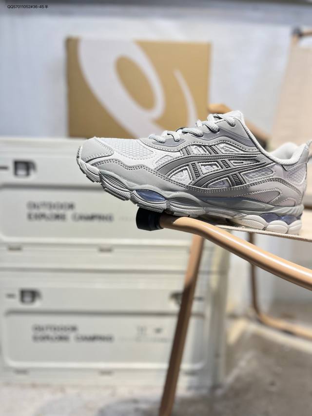 Asics Gel- Nyc Rgd亚瑟士经典跑鞋 如今机能风和户外风吹得正劲，便是主打“Urban Outdoor机能越野风格”，城市和户外场景都能轻松应对。