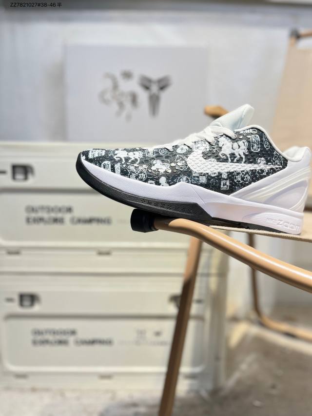 Nk Kobe 6 Protro 科比6代专业实战篮球鞋 DDD 采用了复合式的鞋面 内层为透气网面 中层加载Fly Wire科技 而外层则用聚氨酯岛状结构塑造