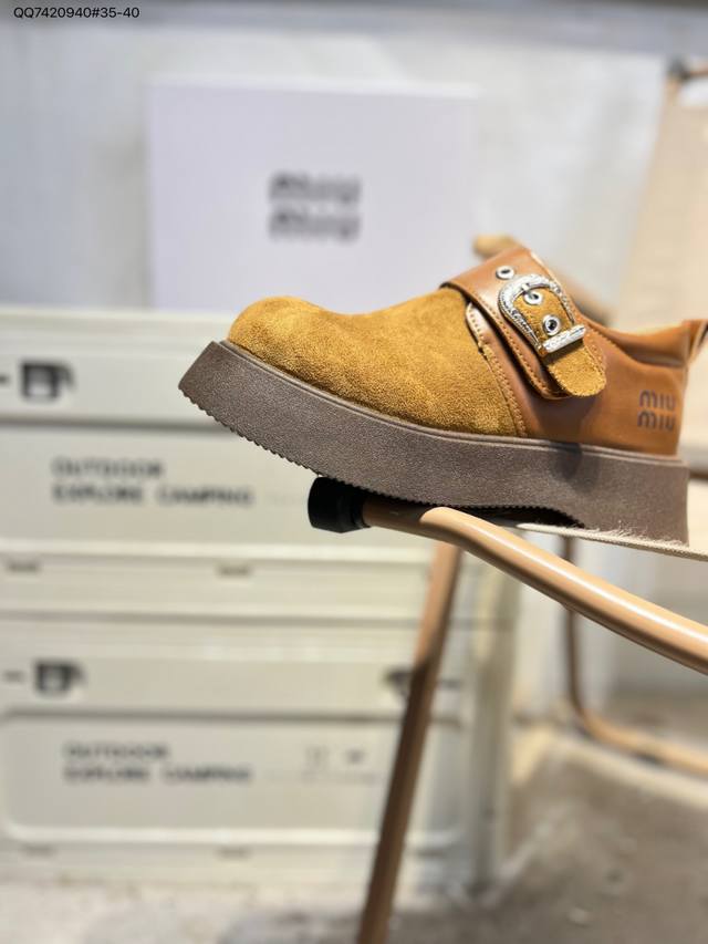 Miumiu 系列工装休闲鞋 DDD 天猫同款 全新出炉 工艺品质 专为高端海淘代购客户准备 鞋面采用头层磨砂牛皮 此款每年销量爆炸20260108 Qq742