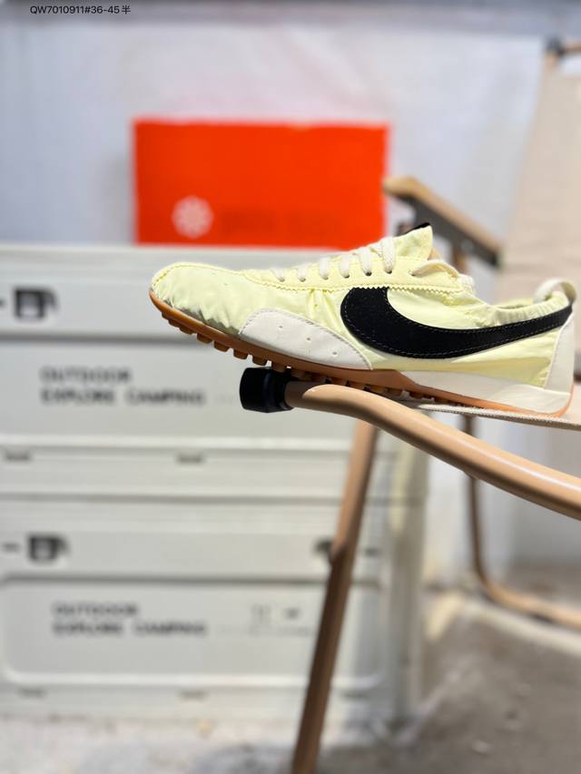 原楦原纸版开发版型#采用牛津布组合翻毛皮鞋面材质#中底搭载Md高密度发泡橡胶组合防滑耐磨外底登月鞋强势回归！联名法国设计师品牌Jacquemus X Nike