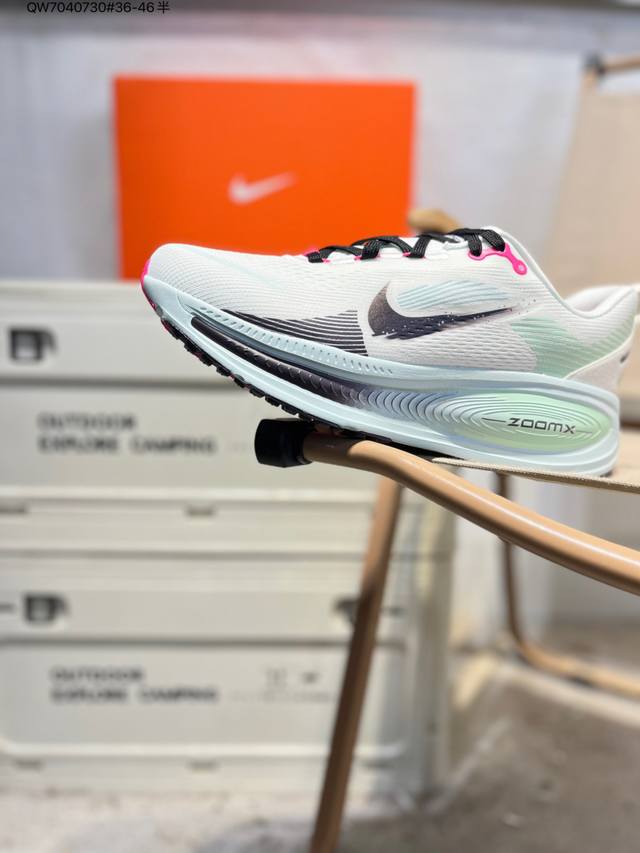 耐克 公司级真标 登月18代 Nike Vomero 编织网面 低帮 运动休闲鞋 DDD 全掌Reactx泡绵中底 前掌和后跟还配备了Air Zoom气垫单元