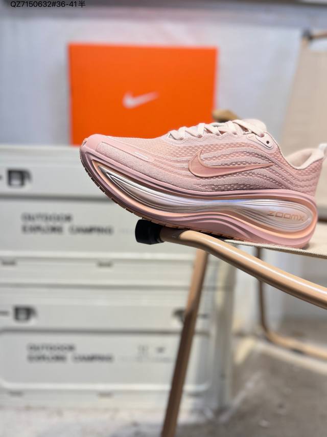 Nike Vomero Plus Run 耐克登月减震回弹跑步鞋 织物材质 搭载Zoomx泡棉 轻盈回弹 与Reactx泡棉 稳定耐磨 组合 耐磨防滑舒适 DD