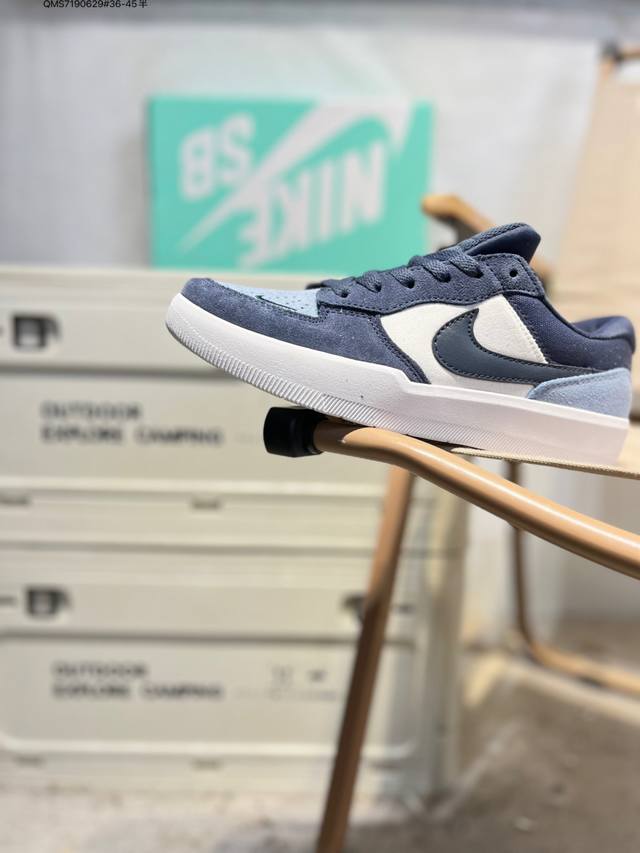 耐克Nike Sb Force 58 运动滑板鞋。这是一款将前沿创新带入街头的单品，它具有硫化杯底，具有出色的耐用性和灵活性。使用柔软皮革和帆布拼接，在饰面上放